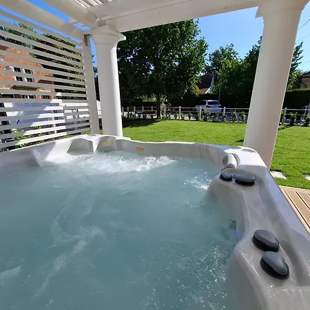 Πανσιόν Oereg Malom Apartmanhaz