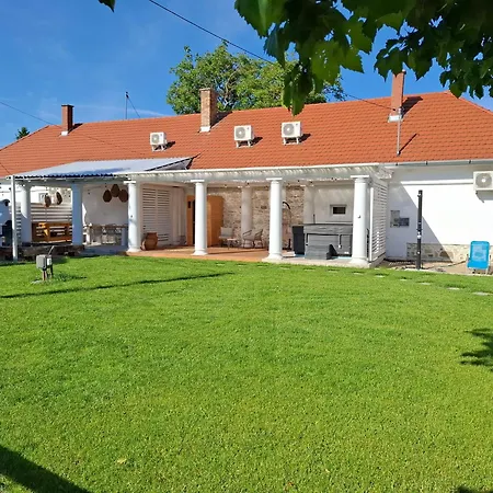 Oereg Malom Apartmanhaz Bogács